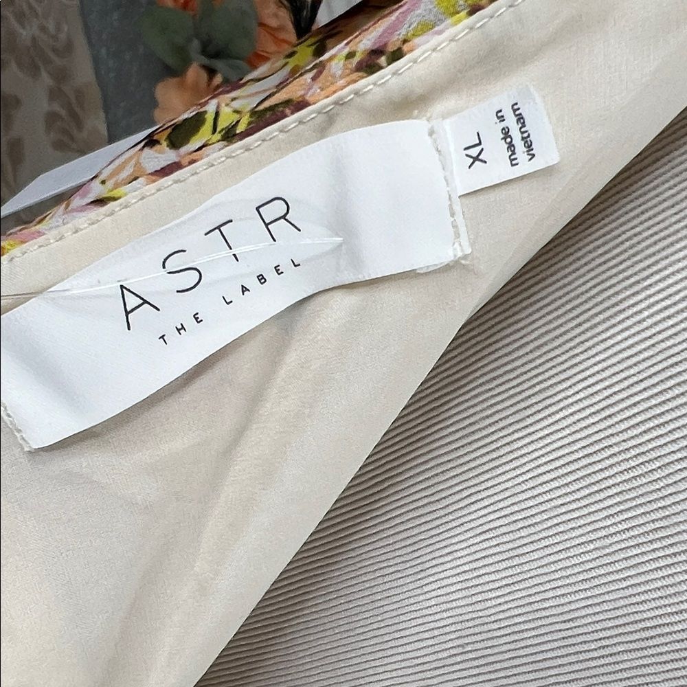 NEW ASTR The Label Floral Ruched Chiffon Minidress Size XL - Picture 11 of 11